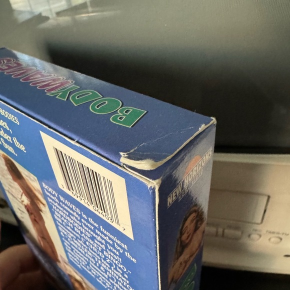 Body Waves: 90’s Rom-Com Vintage VHS: *Rare Find: GUC: Tested: Roger Corman - Picture 3 of 5